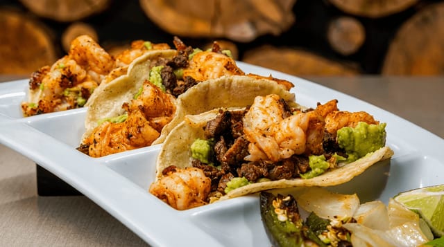 Tacos Mar y Tierra.